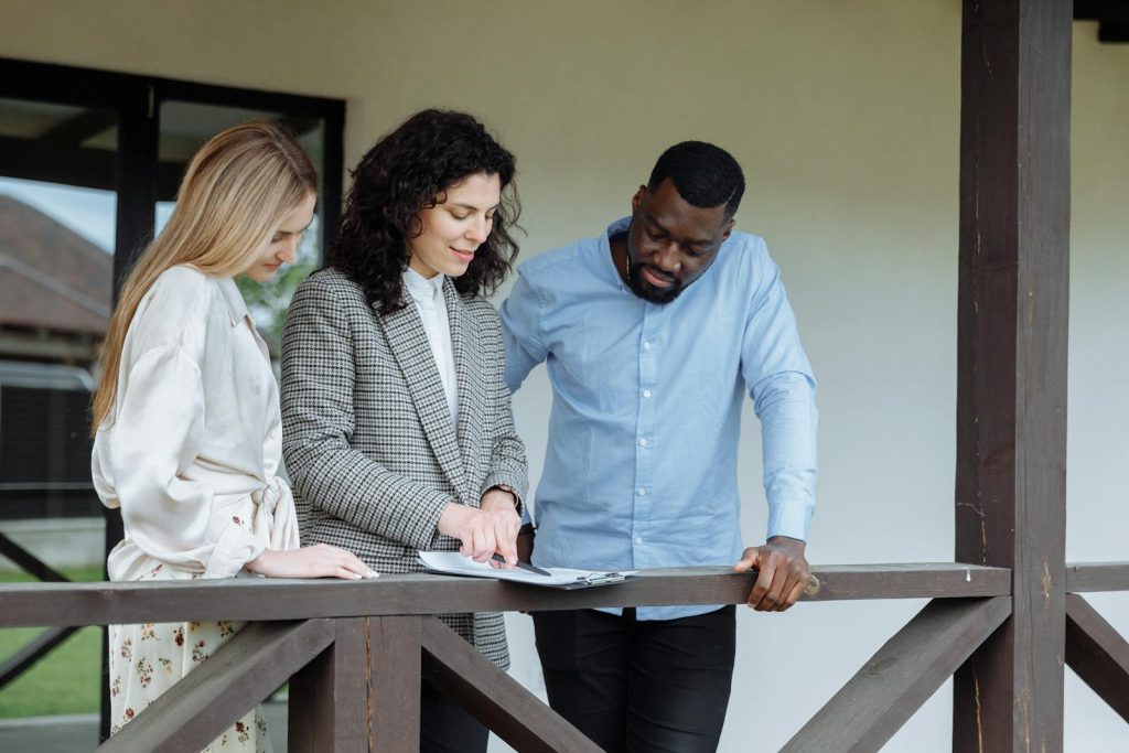 Mediator discussing a divorce agreement with a couple